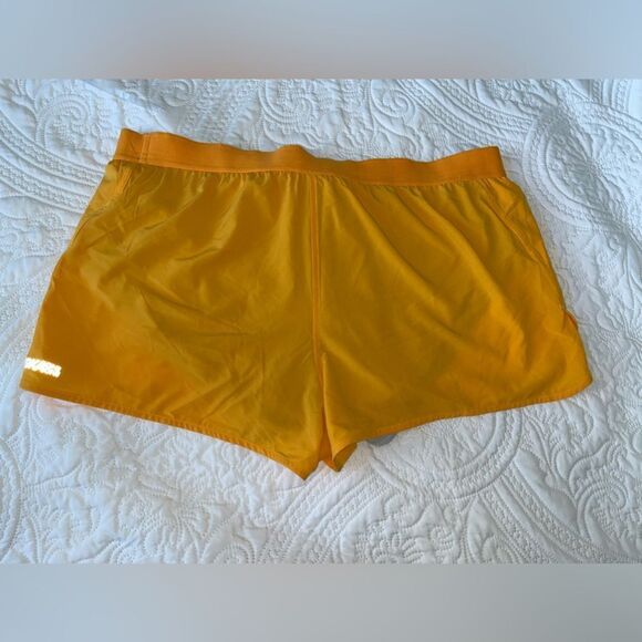 NWT Hoka Performance Woven Short - Picture 5 of 11